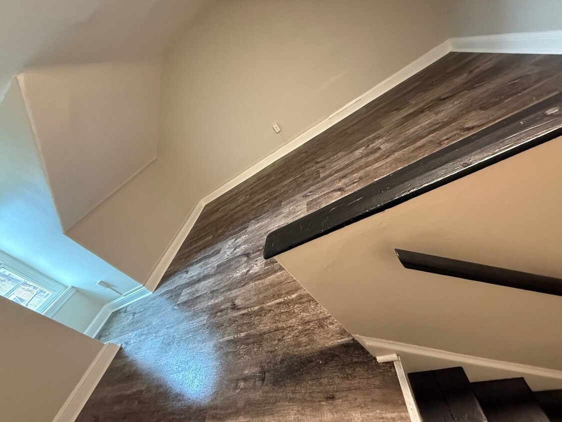 Primary Photo - 3 Bedroom Renovated Townhome