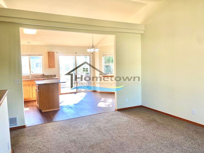 Foto del edificio - Beautiful 4 Bed 2 Bath Home on Corner Lot ...