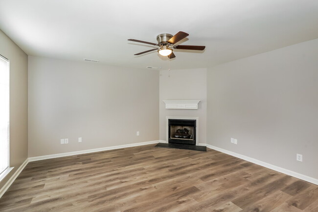 Building Photo - 132 Summerlake Pl