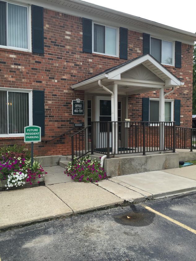 Leasing office - Harper Square Apartments