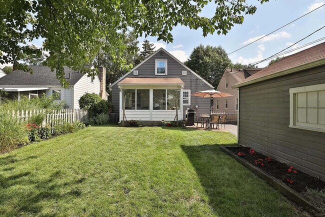 Building Photo - 3 bedroom home in Clintonville