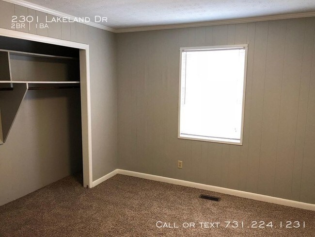 Building Photo - 2301 Lakeland Dr - 2 beds, 1 full bath
