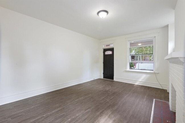 Foto del edificio - Charming 3 Bedroom 1.5 Bathroom Located in Uptown Harrisburg!