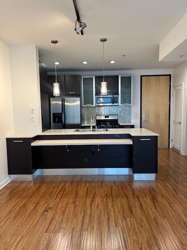 Interior Photo - 801 North