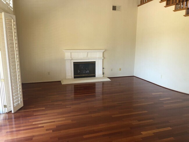 Building Photo - Unbelievable Eastlake Home
