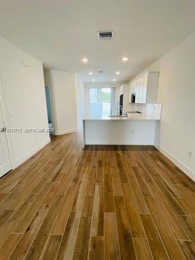 Building Photo - 172 SW 171st Ln