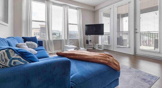 Foto del edificio - 12800 Corporate Hill Dr