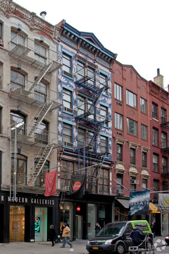Foto del edificio - 460 West Broadway
