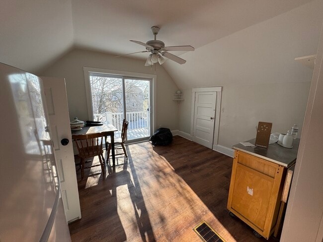 Foto del edificio - 21 Davis Rd