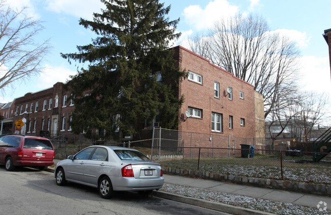 Building Photo - Holbrook Apartments