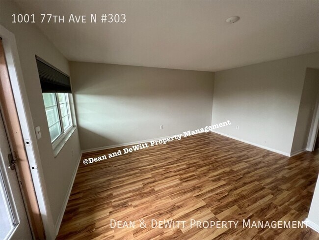 Foto del edificio - 1001 77th Ave N