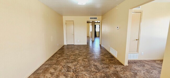 Foto del edificio - 3903 Van Buren Ave