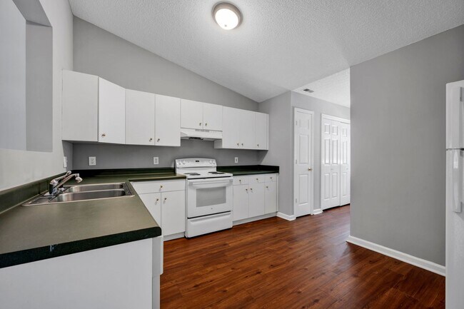 Foto del edificio - Chinaberry Commons Apartments