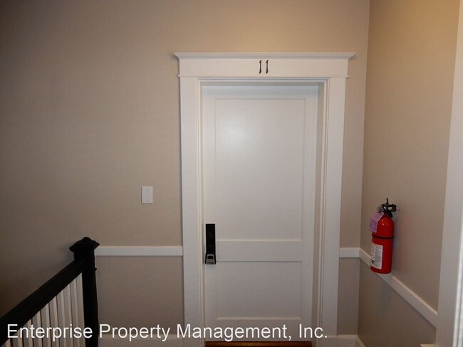 Building Photo - 2 br, 1 bath House - 1118 Poplar Ave  APT 11