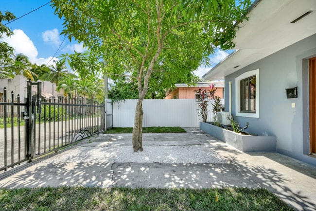 Building Photo - 6430 NE 1st Ct