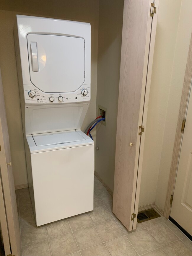 Foto del edificio - 3418 E 57th Ave