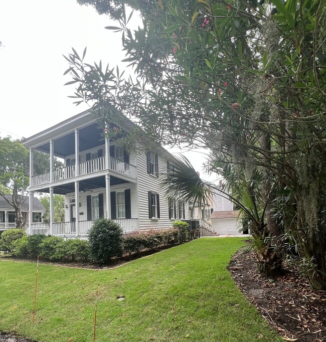 Building Photo - 611 East St