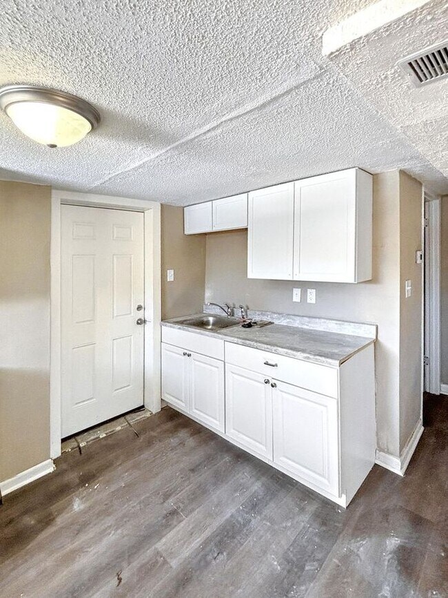 Building Photo - Cozy 1-Bedroom Home in a Convenient Locati...