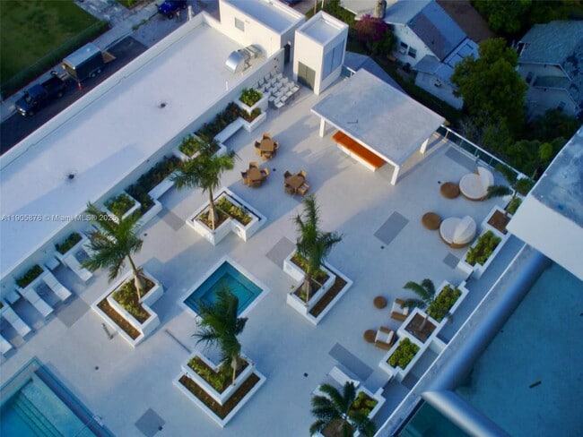 Foto del edificio - 333 NE 24th St