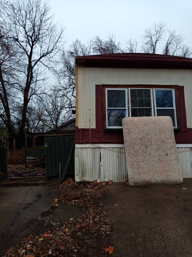 Primary Photo - 8803 E 1 St