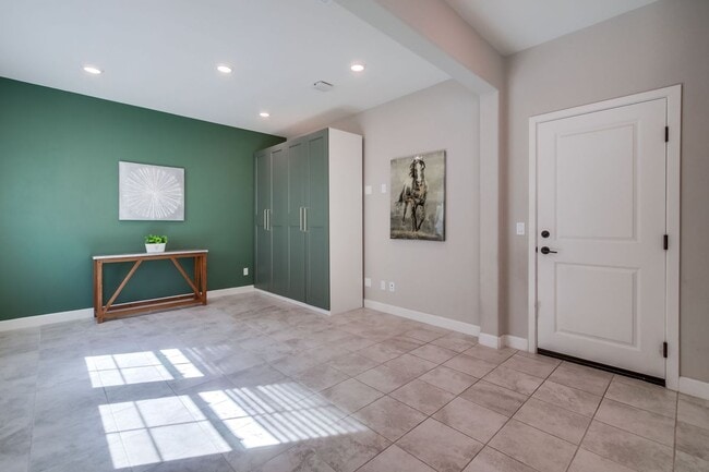 Building Photo - 11011 Peyton Wy