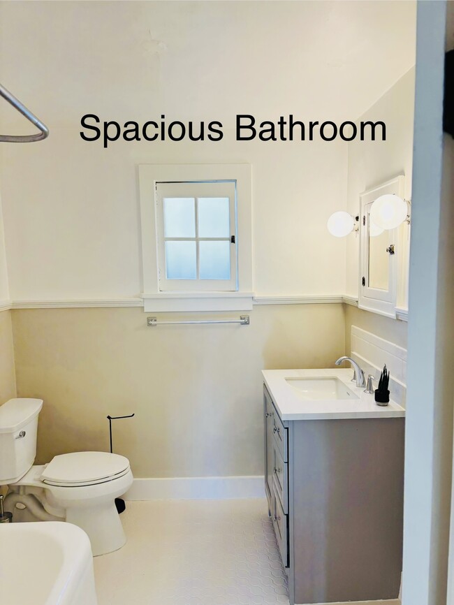 Building Photo - 540 Franklin Ave