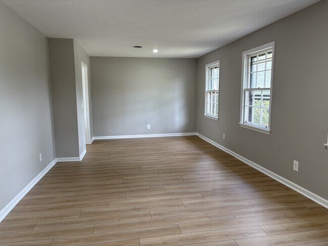 Foto del edificio - 127 Holiday Ct