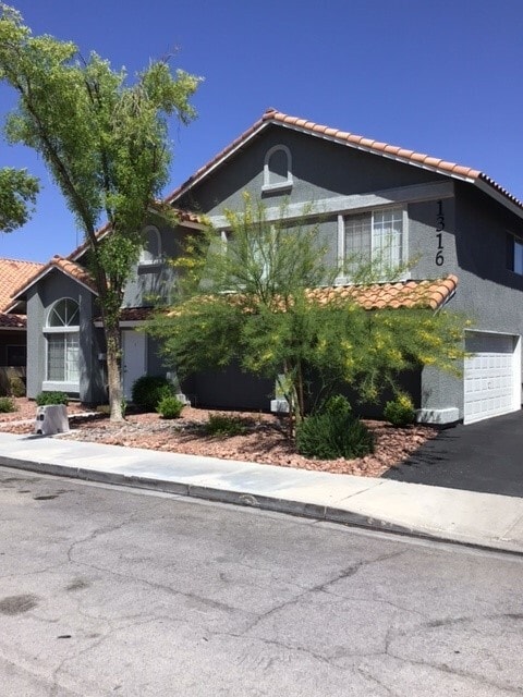Building Photo - Rainbow Gardens Townhomes