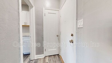 Building Photo - 2805 E 16th St