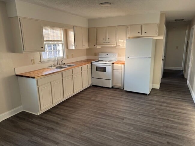 Foto del edificio - 303 Tall Pine Road