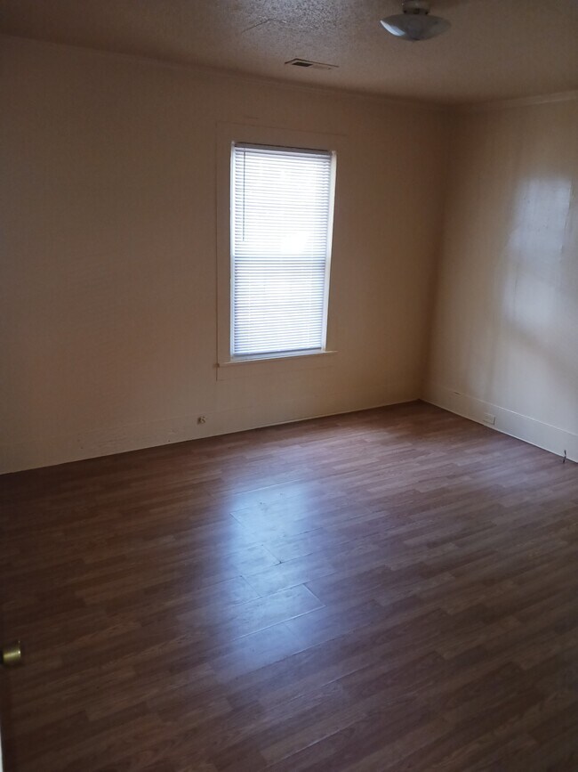 Dormitorio - 1014 Henley St