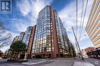 Building Photo - 705-705 King St W