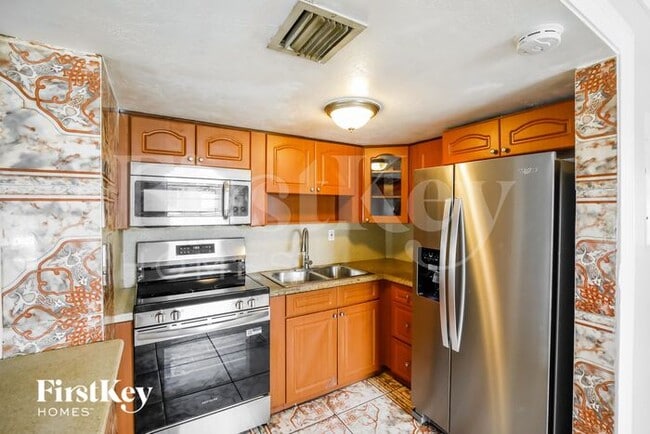 Foto del edificio - 1326 NW 72nd St