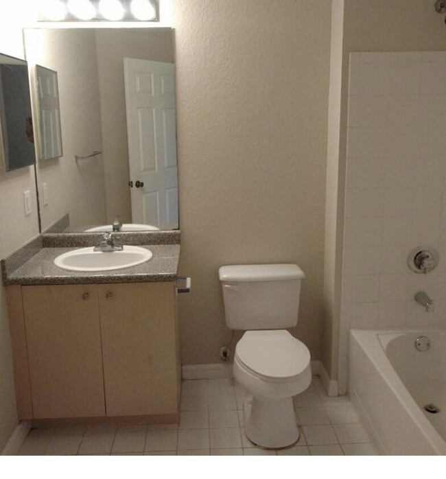 Foto del edificio - 360 Crestwood Cir