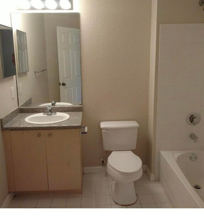 Building Photo - 360 Crestwood Cir