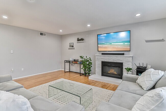 Building Photo - 8161 Forelle Dr