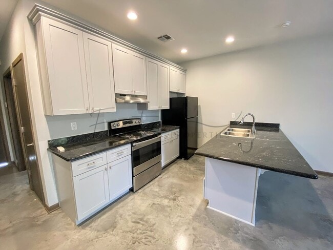 Building Photo - 144 Arlington Dr