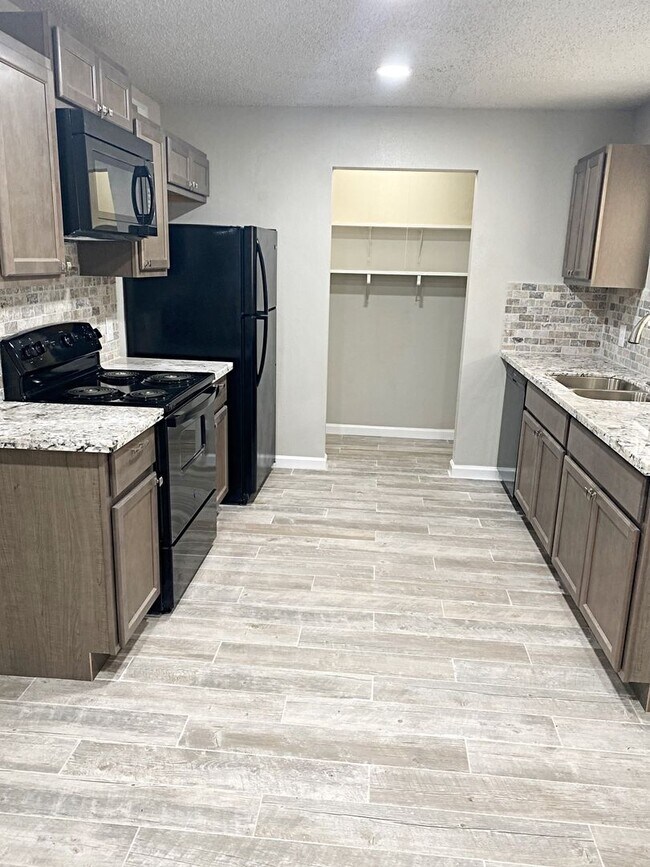 Building Photo - 5925A Bedford, Beaumont, TX 77708