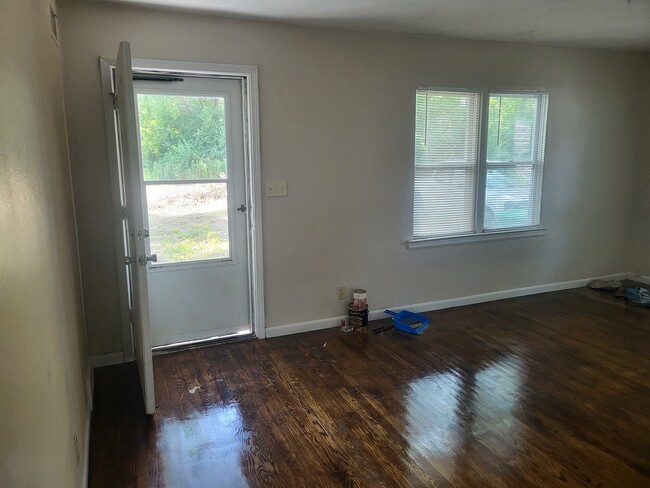 Foto del edificio - 3512 Falling Springs Rd