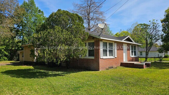 Building Photo - 2701 Lowell Ave