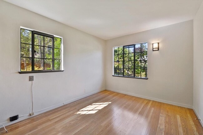Building Photo - 2299 Tasso St