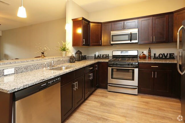 Kitchen - Sherwood Meadows Apartments & Townhomes