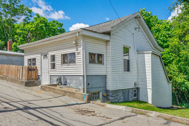 Building Photo - 124 Western Ave