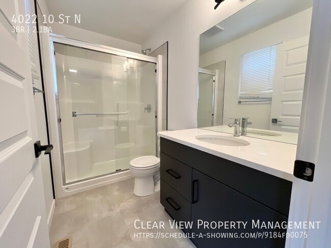 Building Photo - Like new 3bed-2.5 bath luxury home on in L...
