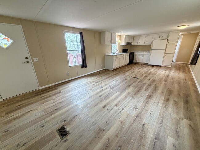 Building Photo - 41 Windy Hill Rd