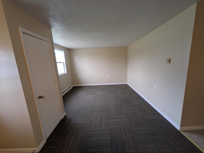 Building Photo - 1003 S Pittenger Rd