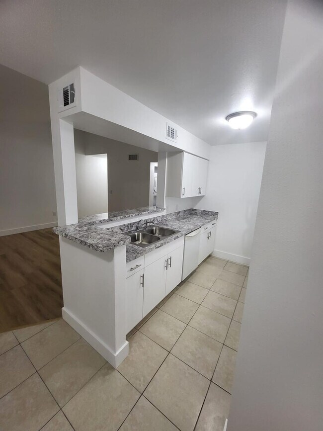 Building Photo - 2622 NW 33rd St