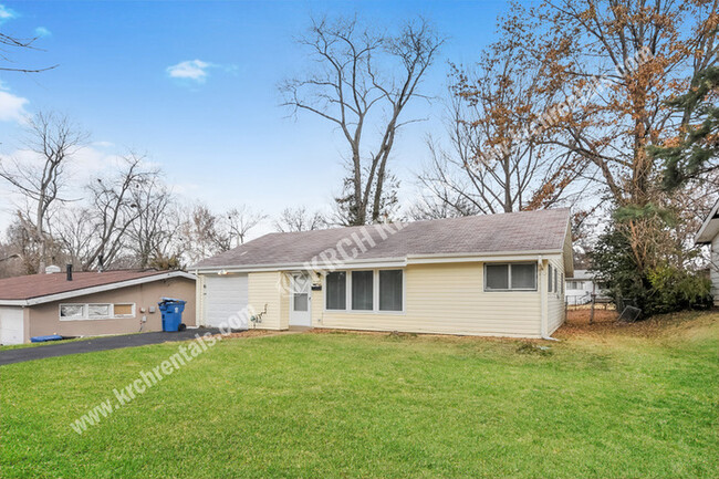 Building Photo - 3-Bed Home Close to Amenities