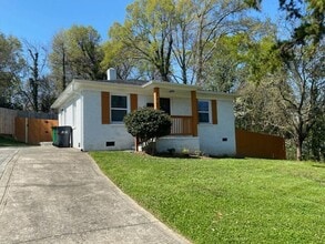 Building Photo - 140 Mattoon St