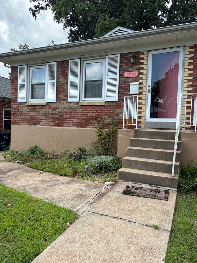 Primary Photo - 5025 Lenox Ave